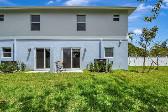 3871 Patio Court 1, Palm Springs, FL 33461