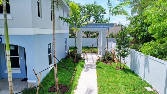 3871 Patio Court 1, Palm Springs, FL 33461