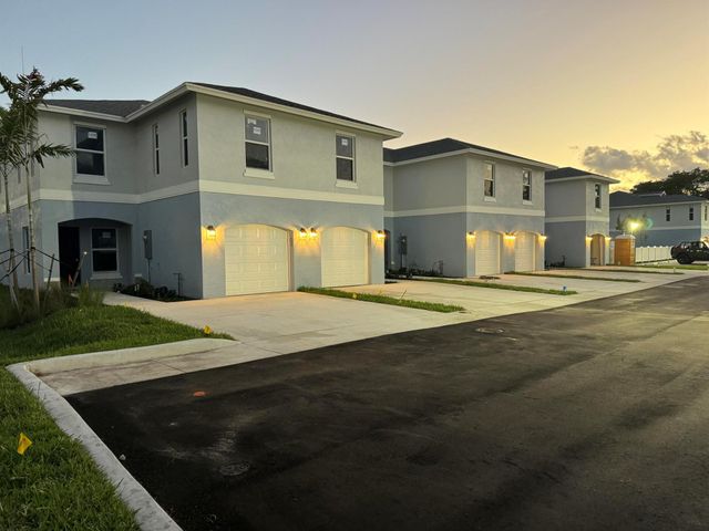 3871 Patio Court 1, Palm Springs, FL 33461