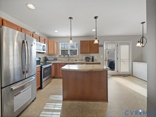 7306 Statesman Blvd, Bowling Green, VA 22546