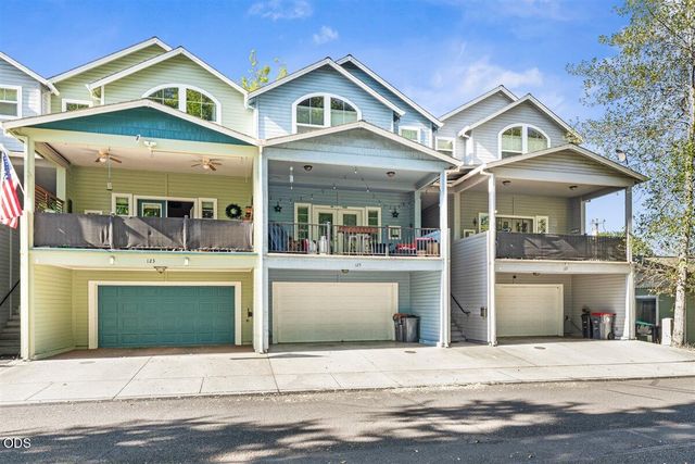 125 N 6th Street, Central Point, OR 97502