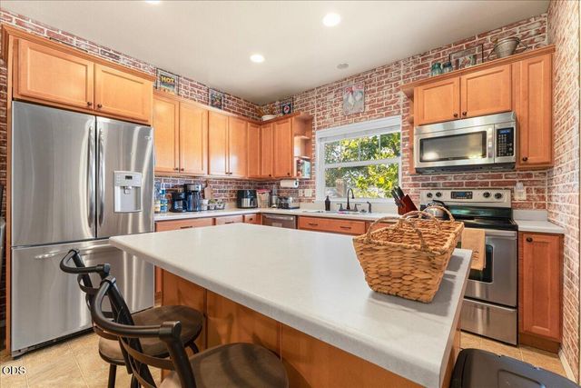 125 N 6th Street, Central Point, OR 97502