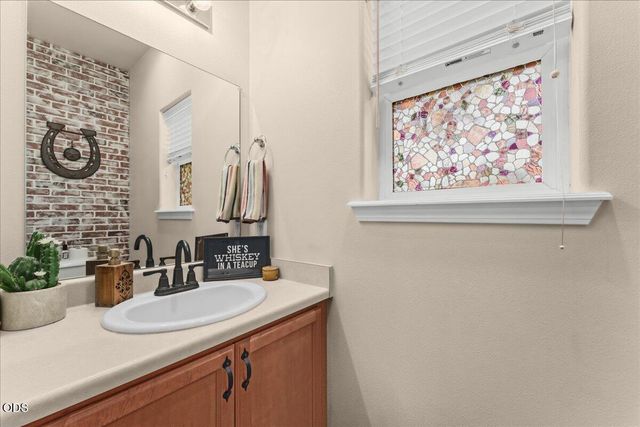 125 N 6th Street, Central Point, OR 97502