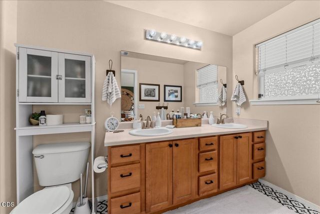 125 N 6th Street, Central Point, OR 97502