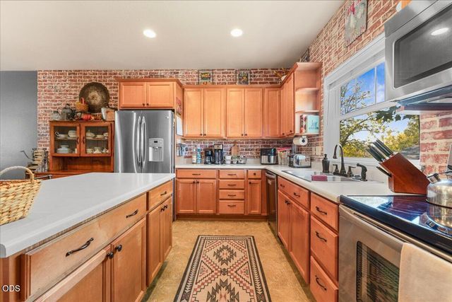 125 N 6th Street, Central Point, OR 97502