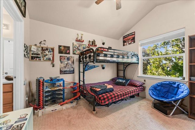 125 N 6th Street, Central Point, OR 97502
