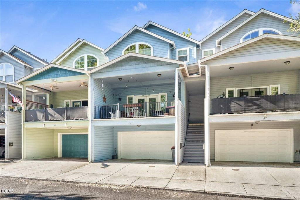 125 N 6th Street, Central Point, OR 97502