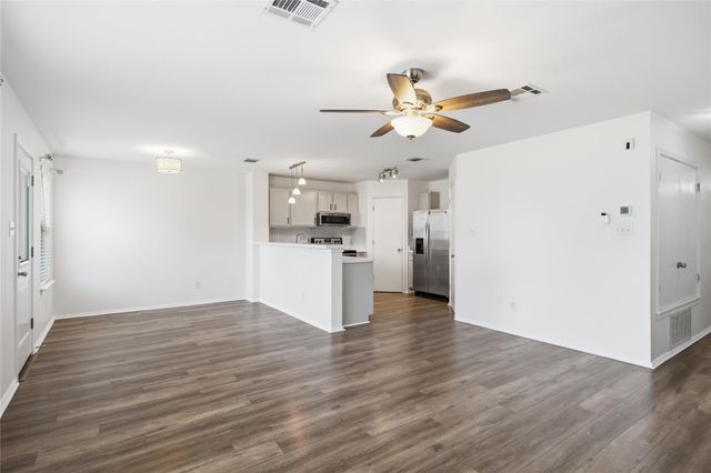 209 Rinehardt ST, Hutto, TX 78634