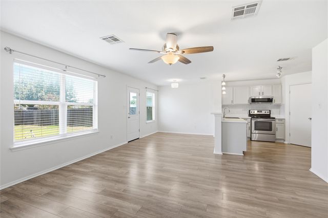 209 Rinehardt ST, Hutto, TX 78634