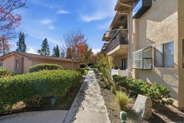 12250 Corte Sabio 2210, San Diego, CA 92128