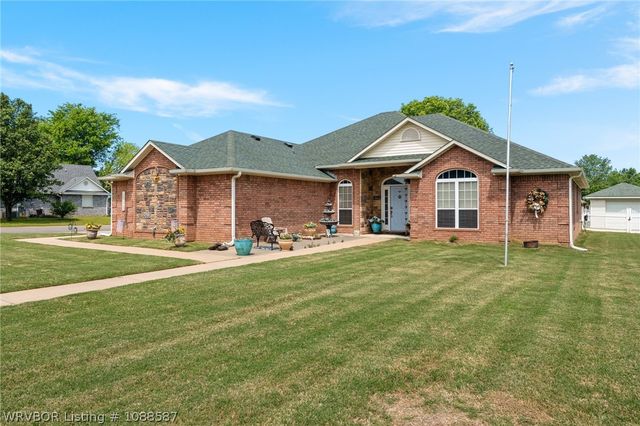 1906 Barrington Drive, Lavaca, AR 72941