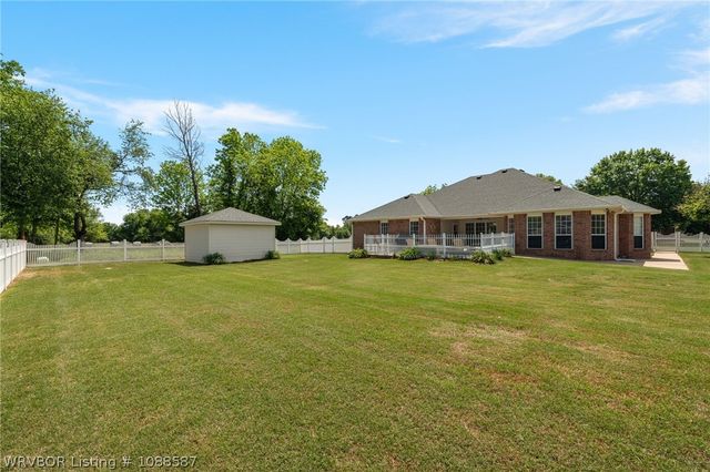 1906 Barrington Drive, Lavaca, AR 72941
