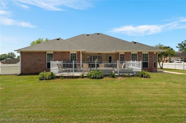 1906 Barrington Drive, Lavaca, AR 72941