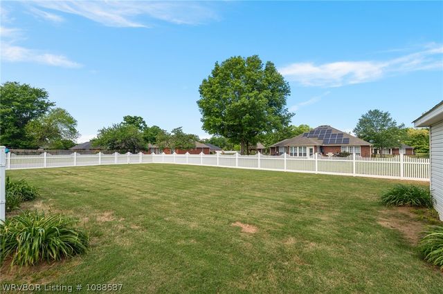 1906 Barrington Drive, Lavaca, AR 72941