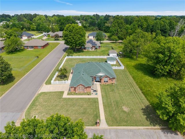 1906 Barrington Drive, Lavaca, AR 72941