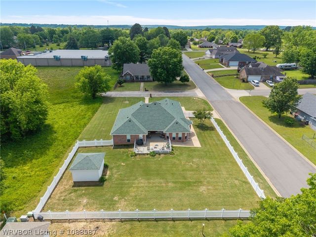 1906 Barrington Drive, Lavaca, AR 72941
