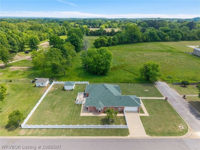 1906 Barrington Drive, Lavaca, AR 72941
