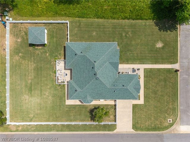 1906 Barrington Drive, Lavaca, AR 72941