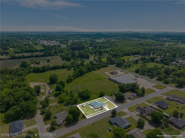 1906 Barrington Drive, Lavaca, AR 72941