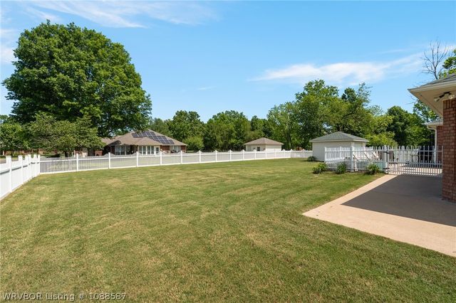 1906 Barrington Drive, Lavaca, AR 72941