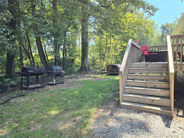 221 Turkey Pen Gap Road, Horse Shoe, NC 28742