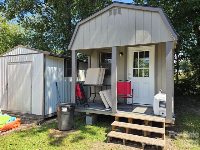 221 Turkey Pen Gap Road, Horse Shoe, NC 28742