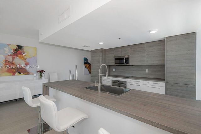 400 Sunny Isles Blvd 1222 SE CORNER UNIT, Sunny Isles Beach, FL 33160