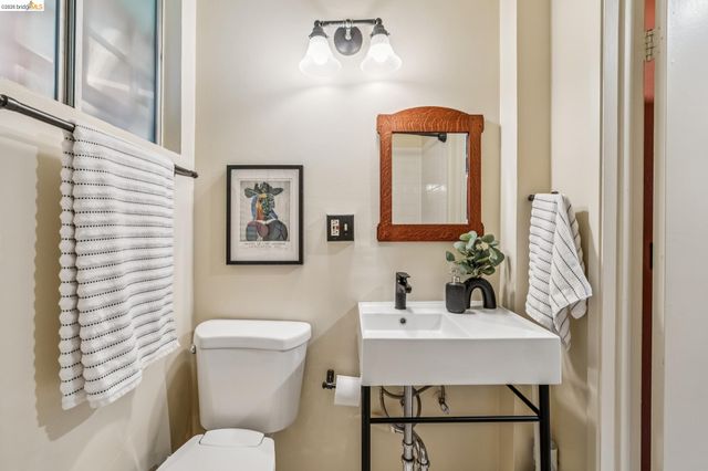 456 Stow Ave, Oakland, CA 94606