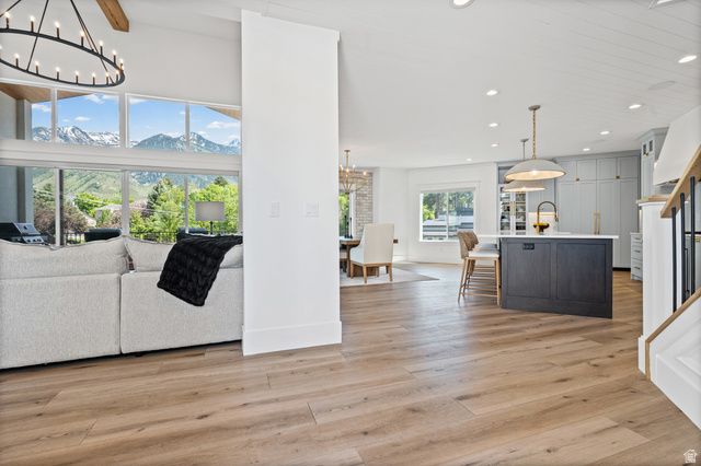 9577 S HIDDEN PINE LN, Sandy, UT 84092