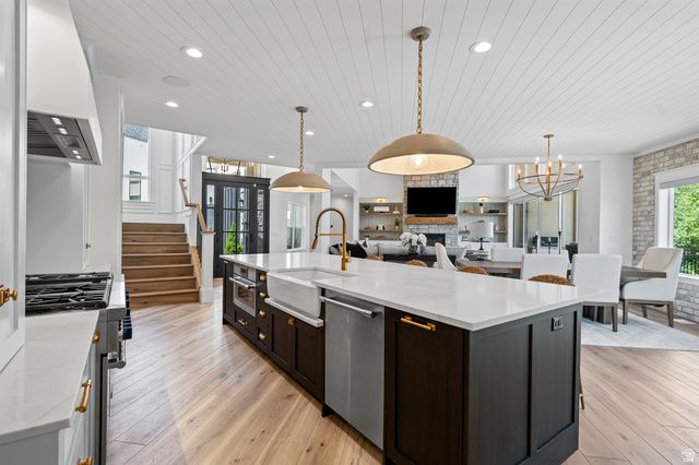 9577 S HIDDEN PINE LN, Sandy, UT 84092