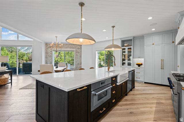 9577 S HIDDEN PINE LN, Sandy, UT 84092