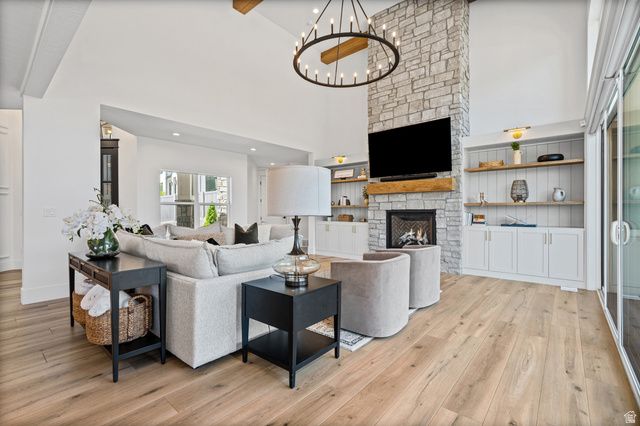 9577 S HIDDEN PINE LN, Sandy, UT 84092