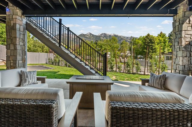 9577 S HIDDEN PINE LN, Sandy, UT 84092