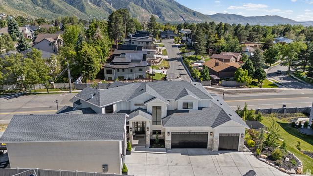 9577 S HIDDEN PINE LN, Sandy, UT 84092