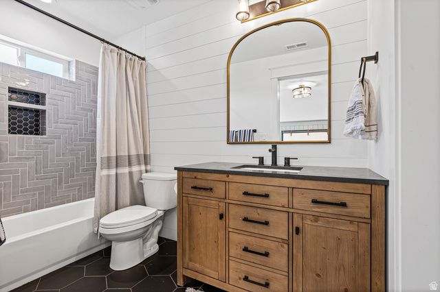 9577 S HIDDEN PINE LN, Sandy, UT 84092