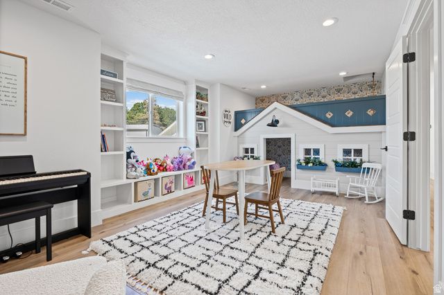9577 S HIDDEN PINE LN, Sandy, UT 84092
