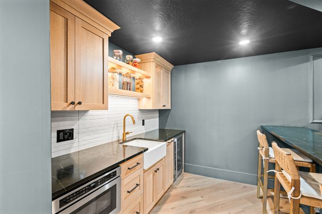 9577 S HIDDEN PINE LN, Sandy, UT 84092