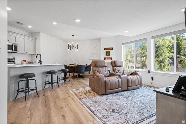 9577 S HIDDEN PINE LN, Sandy, UT 84092