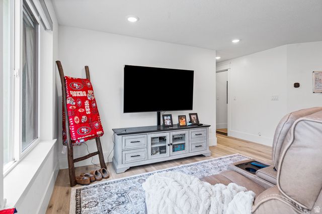 9577 S HIDDEN PINE LN, Sandy, UT 84092