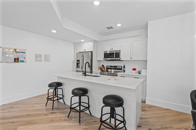 9577 S HIDDEN PINE LN, Sandy, UT 84092