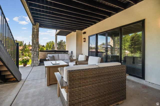 9577 S HIDDEN PINE LN, Sandy, UT 84092