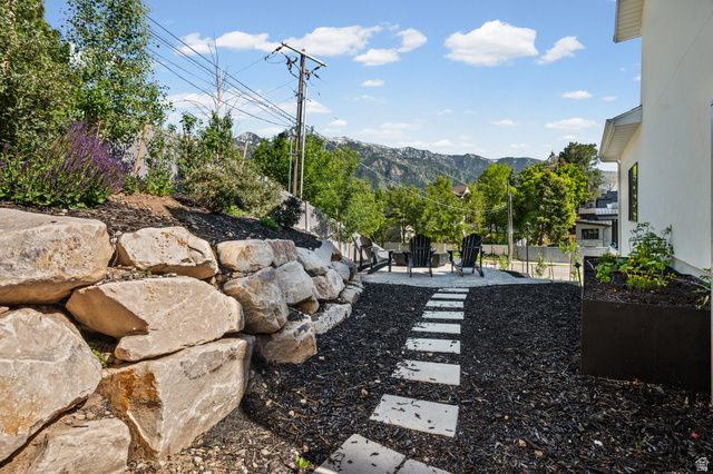 9577 S HIDDEN PINE LN, Sandy, UT 84092