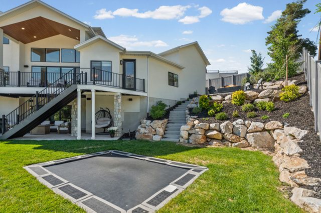 9577 S HIDDEN PINE LN, Sandy, UT 84092