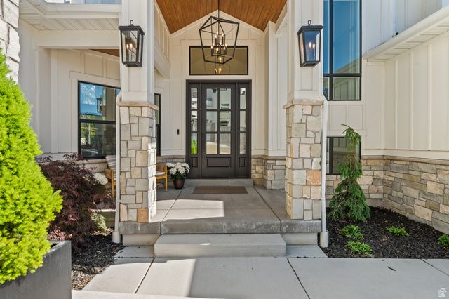 9577 S HIDDEN PINE LN, Sandy, UT 84092