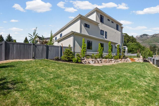 9577 S HIDDEN PINE LN, Sandy, UT 84092