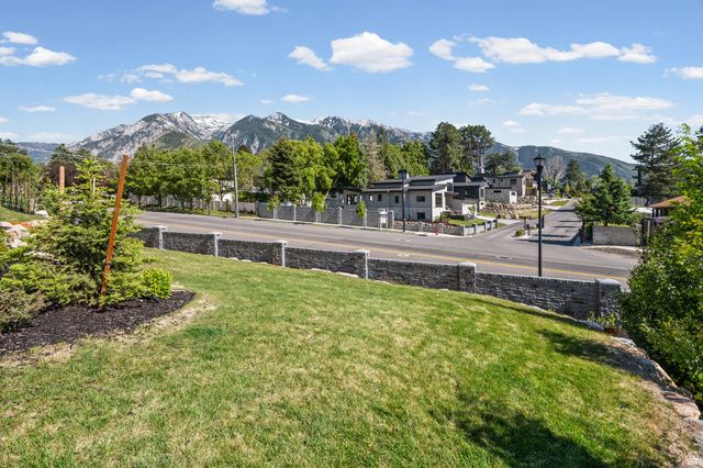 9577 S HIDDEN PINE LN, Sandy, UT 84092