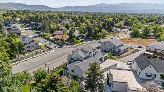9577 S HIDDEN PINE LN, Sandy, UT 84092