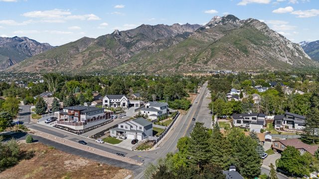 9577 S HIDDEN PINE LN, Sandy, UT 84092