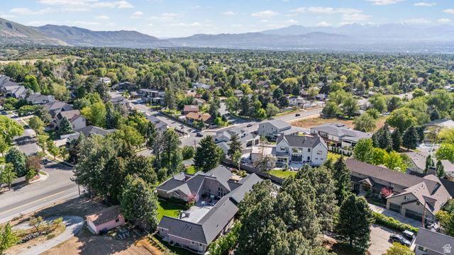 9577 S HIDDEN PINE LN, Sandy, UT 84092