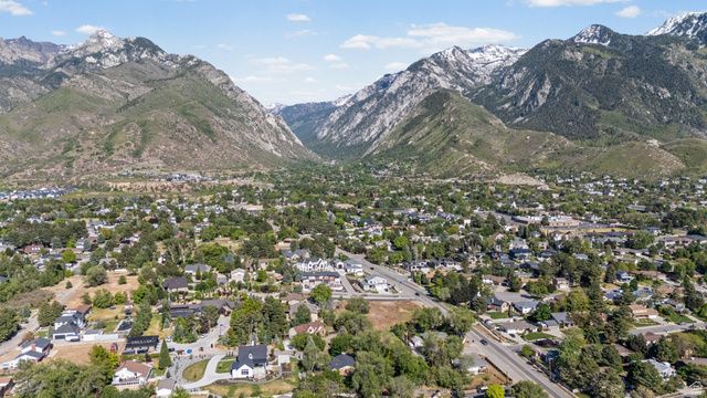 9577 S HIDDEN PINE LN, Sandy, UT 84092